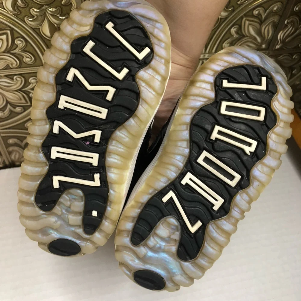 Jordan Kids Black and White Sneakers size 6C